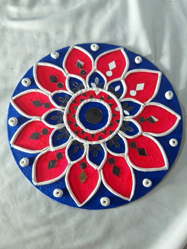 Handcrafted Rangoli-Inspired Decorative Wall Plates (Set of 3) - Image 4