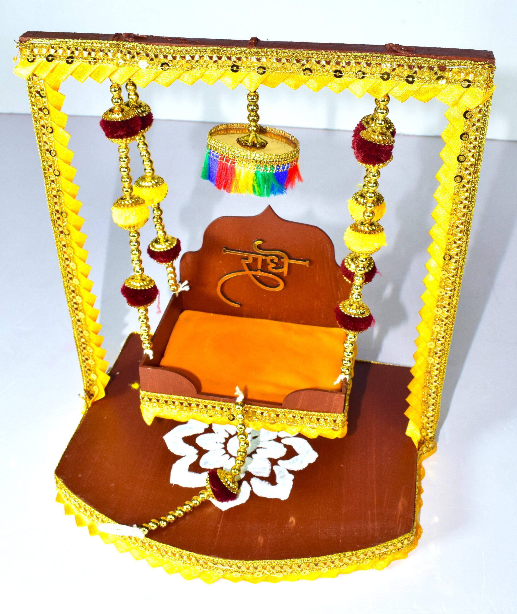 Beautiful Handmade Radha Krishna Jhula – Festive Home Décor - Image 3